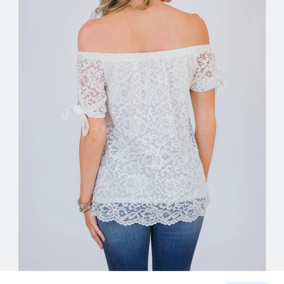 $3 LACE BLOUSE. SIZE SMALL. $3 IF BUNDLED - Picture 4 of 13
